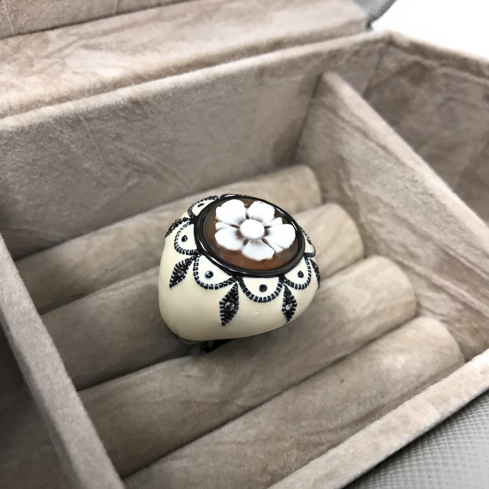 Silver Cameo Enamel Statement Ring - Picture 4 of 8